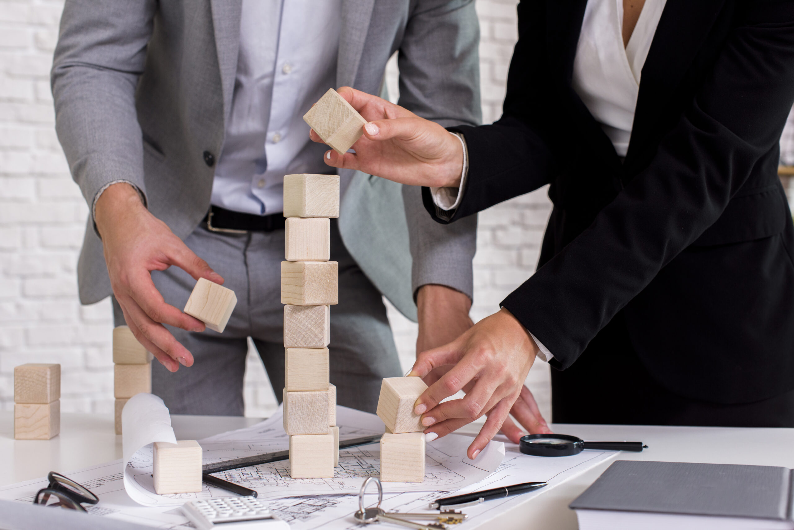 people-building-wooder-tower